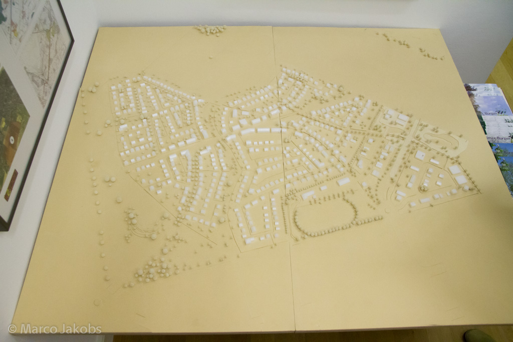 121026192538 MJ  9892